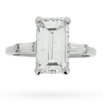 Sleek ring in platinum featuring a 3.83 emerald cut diamond